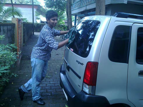 Kuttappi Washing Car